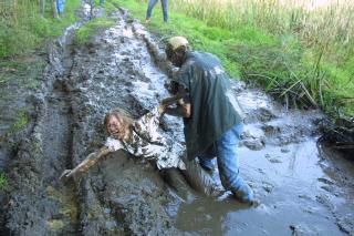 Daan en Jacco at the first mud hole 